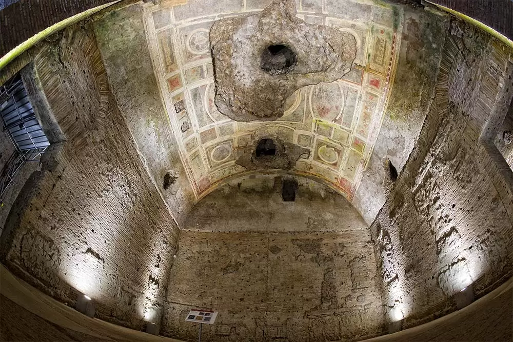 domus aurea rome - frecoes inside sala della volta dorata that inspired pinturicchio