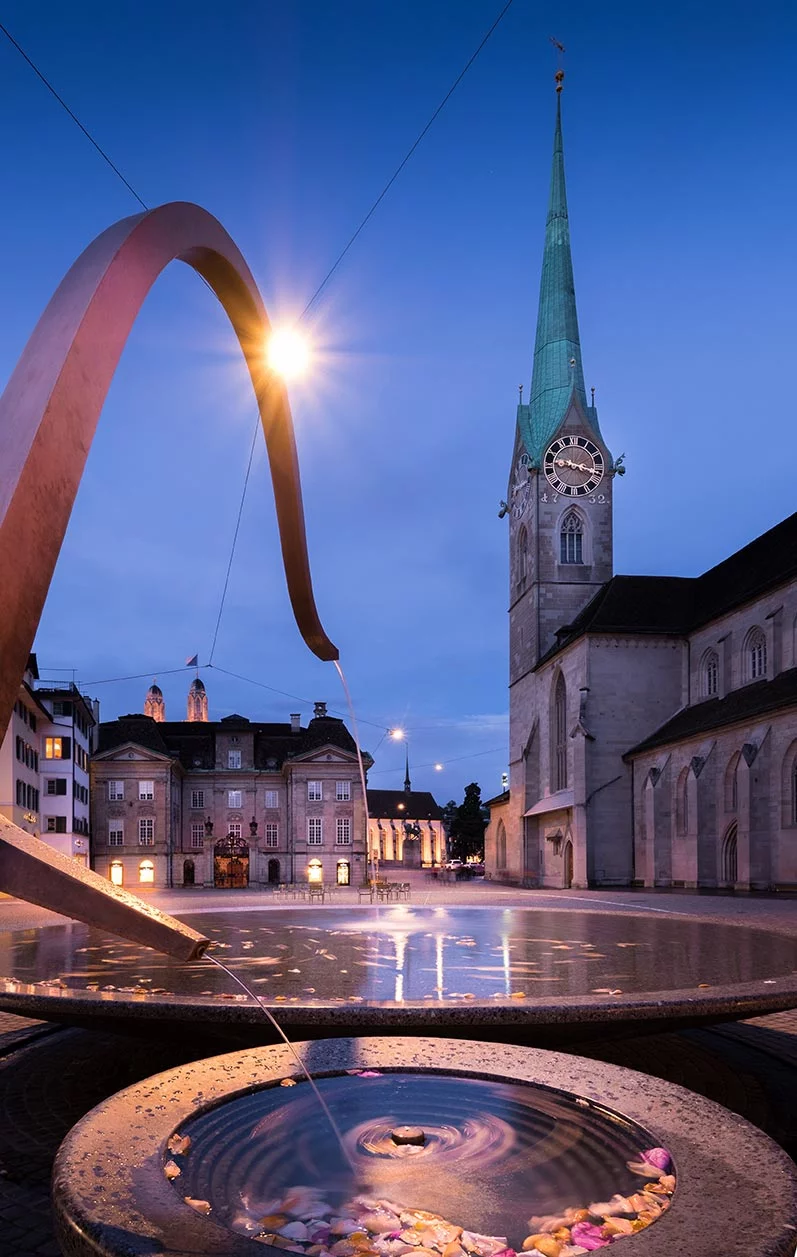 Zurich itinerary - Things to do in Zurich - Fraumunster at night