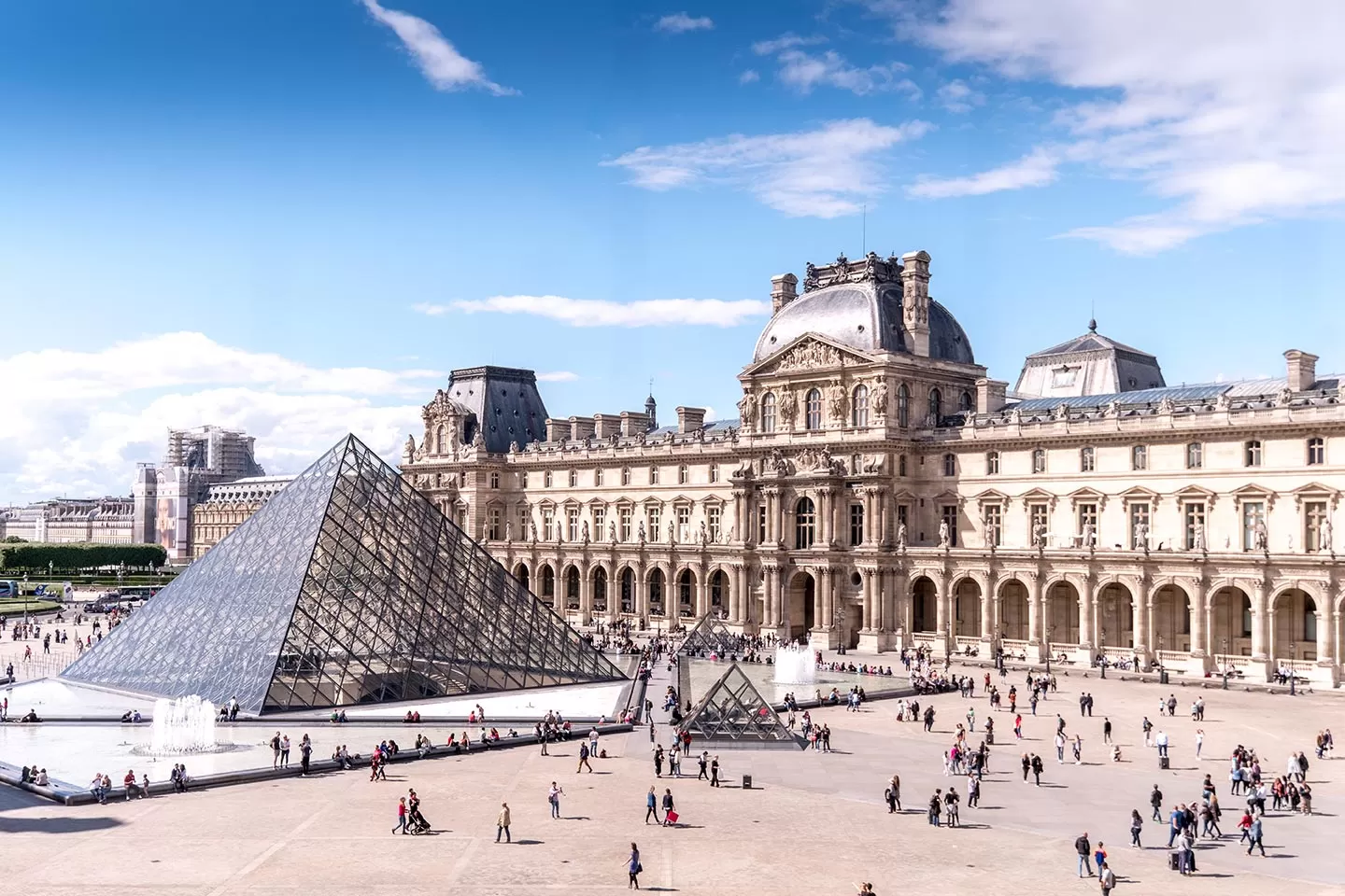 Top French Phrases for Travel - Louvre Museum