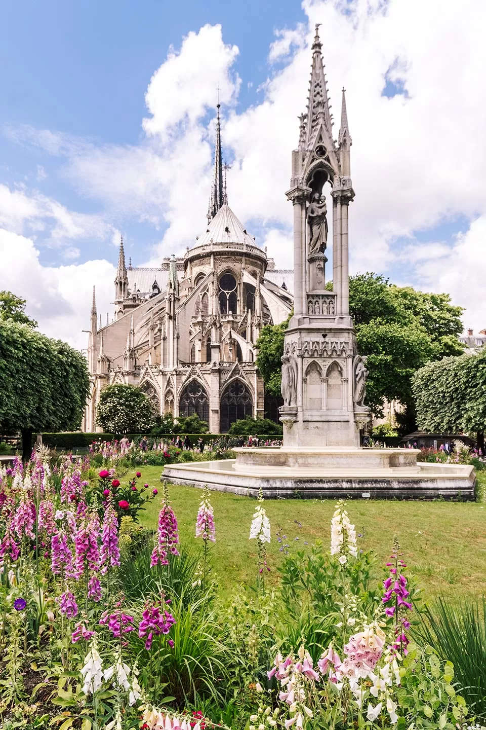 paris itinerary 4 days - what to do in paris in 4 days - garden notre dame