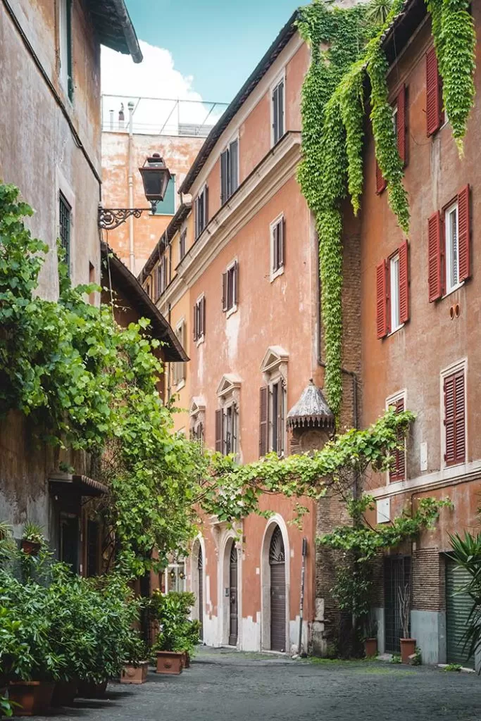 Unusual Things to do in Rome 2023 - Trastevere walking tour - Via in Piscinula