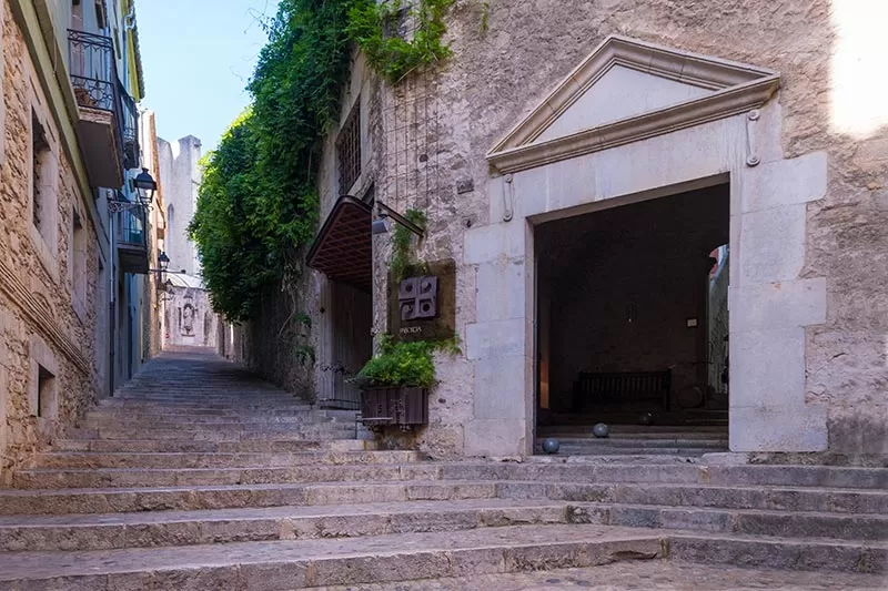 Best things to do in Costa Brava - girona el call staircase game of thrones location