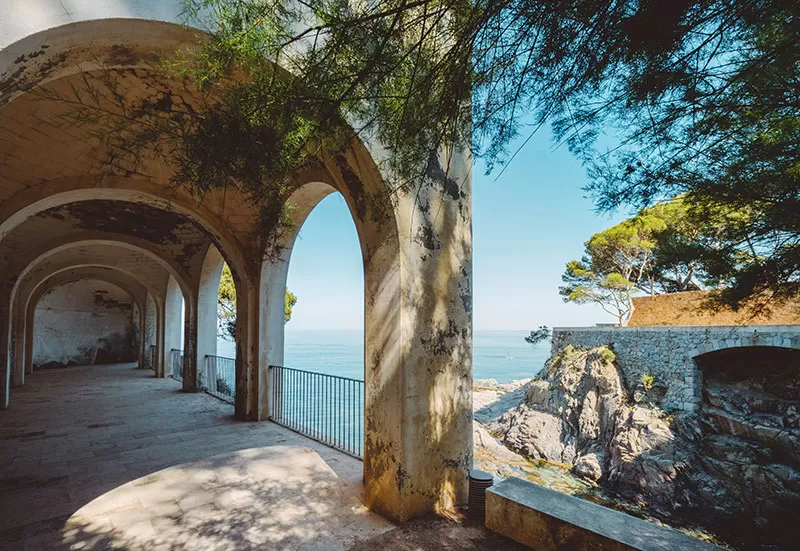 Best things to do in Costa Brava - S'Agaró coastal walk Camins de Ronda arch pathway