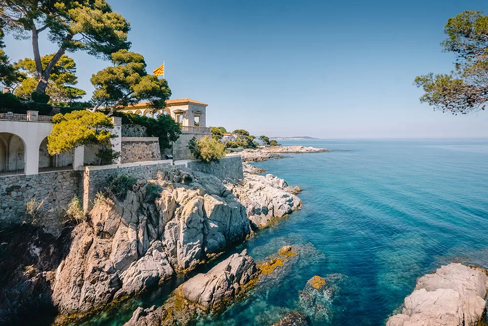 Best things to do in Costa Brava - S'Agaró coastal walk Camins de Ronda mansions