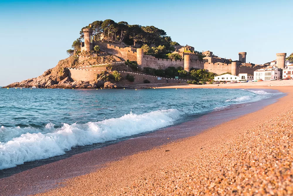 Best things to do in Costa Brava - tossa de mar beach and castle