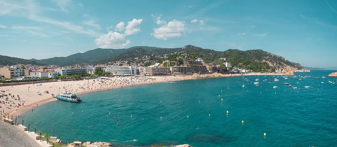 Best things to do in Costa Brava - Tossa de mar beach panorama