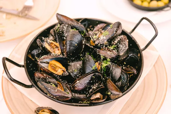Best things to do in Costa Brava - tossa de mar where to eat mussels