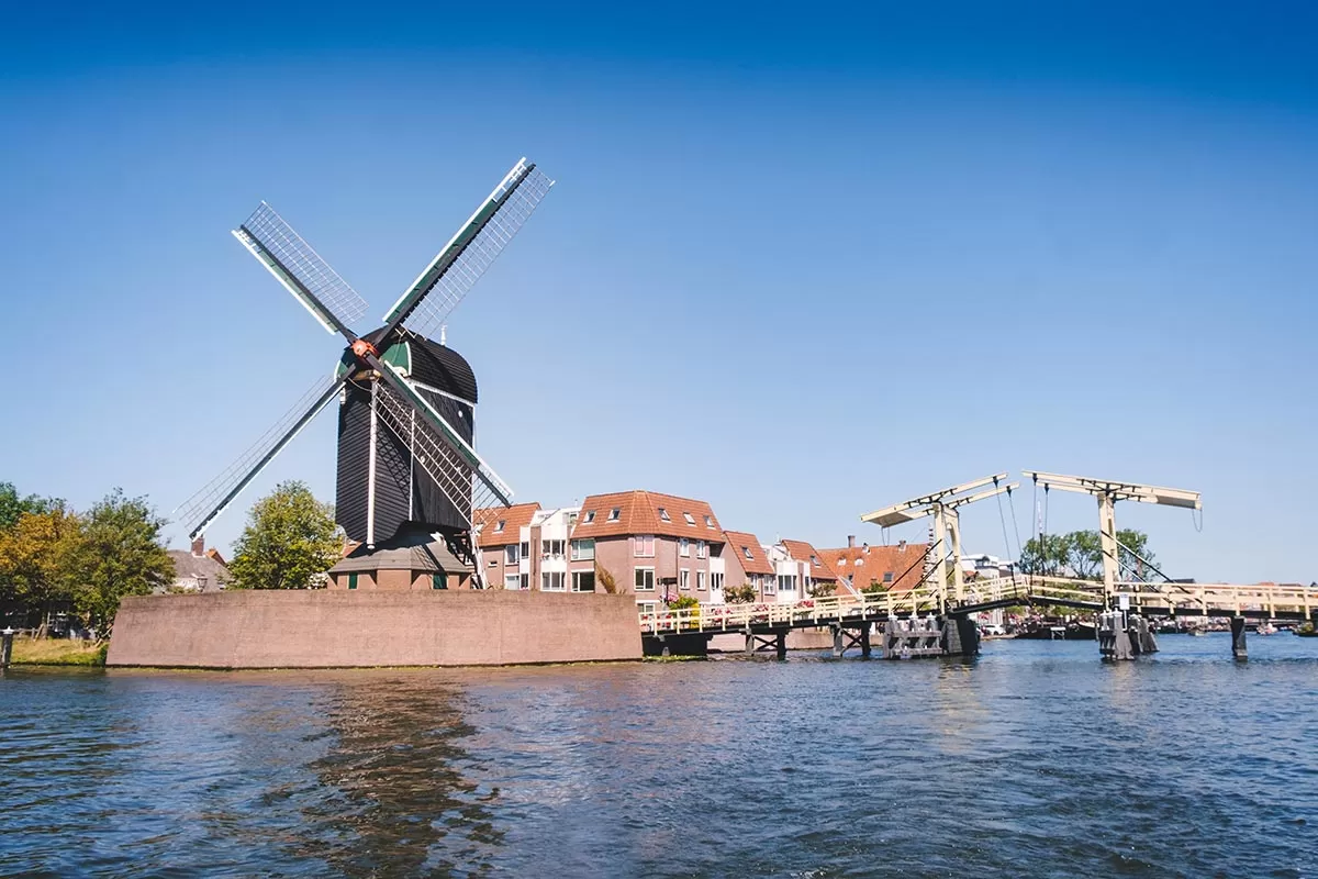 Day trips from Amsterdam - Top things to do in Leiden - Molen de Put windmill