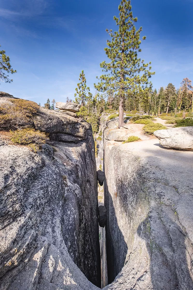 Yosemite Itinerary - Best Viewpoints in Yosemite - Taft Point Fissures