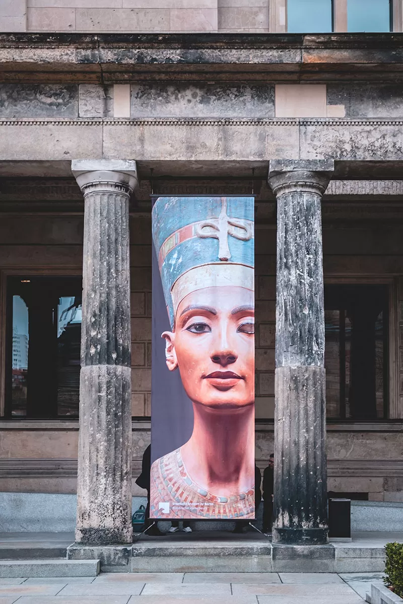 3 Days in Berlin Itinerary - Neues Museum - Nefertiti Busy