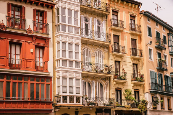 Best things to do in Bilbao Spain - Beautiful buildings