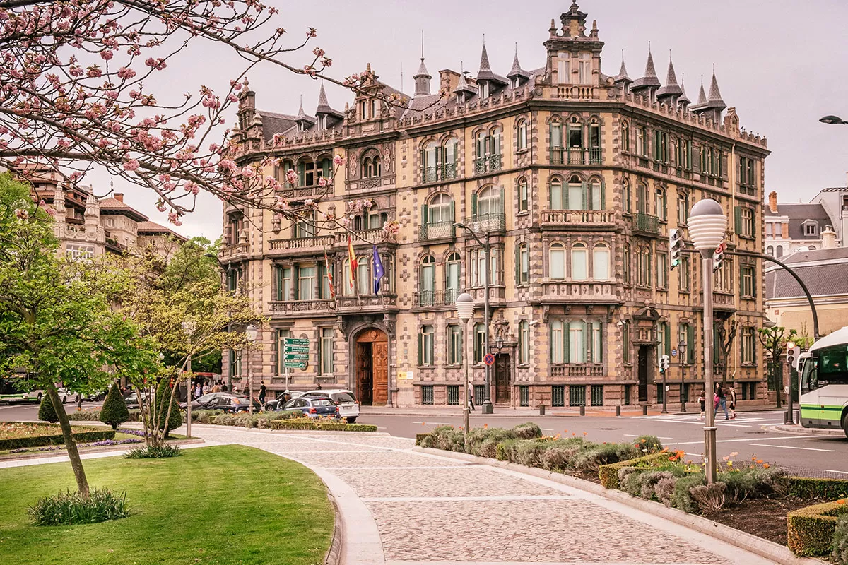 Best things to do in Bilbao Spain - Plaza Moyua on Gran Via