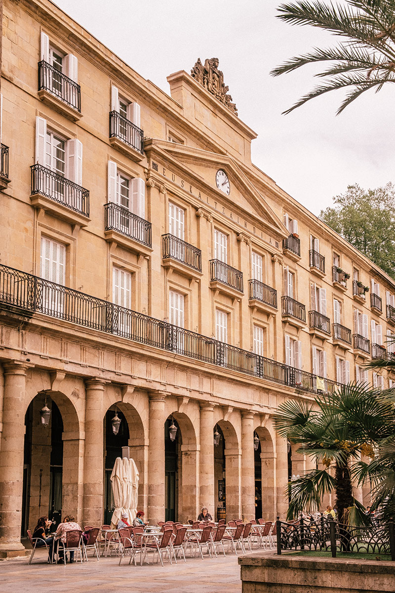 Best things to do in Bilbao Spain - Plaza Neuva Euskaltzaindia