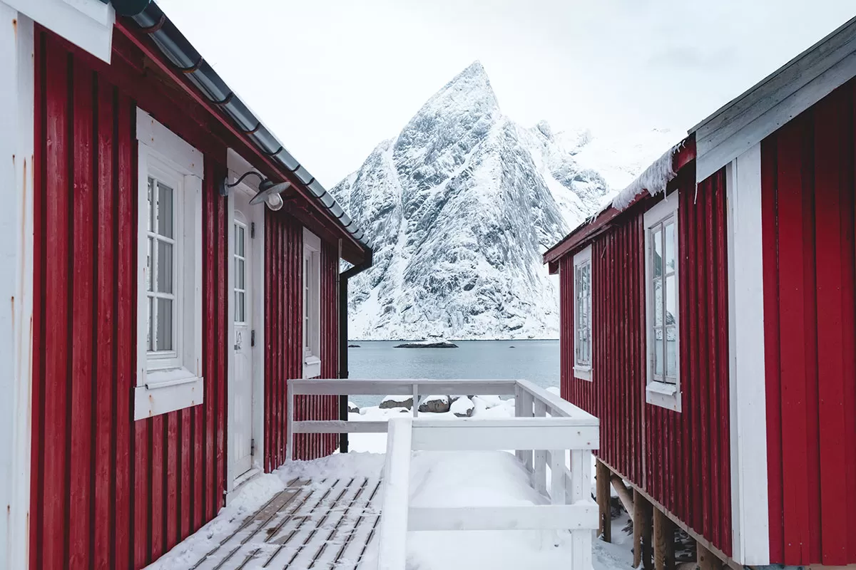 Where to stay Lofoten accommodation - Mountain and Fjords at Eliassen Rorbuer