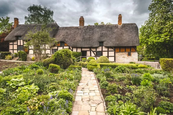Best Things to do in Stratford-upon-Avon - Anne Hathaways Cottage Garden Path