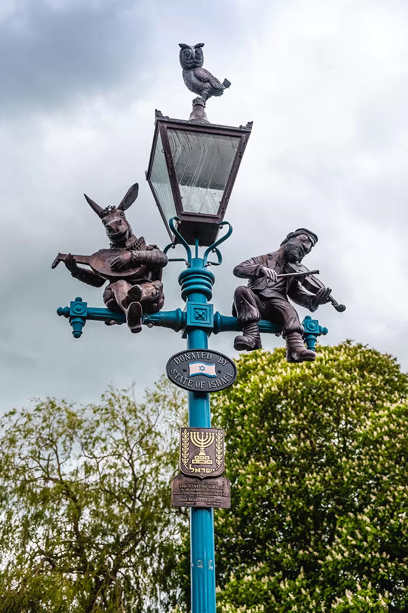 Best Things to do in Stratford-upon-Avon - Street lamp State of Israel