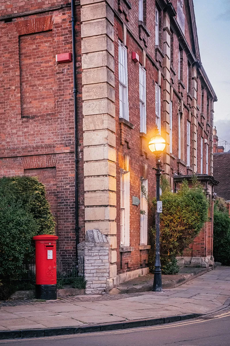Best Things to do in Stratford-upon-Avon - Street lamp red mailbox