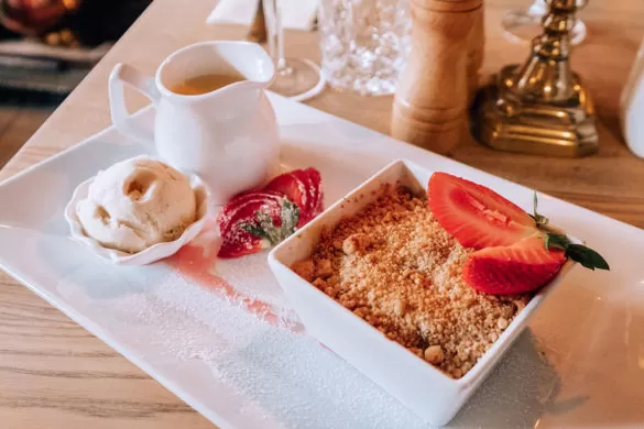 Where to eat in Stratford-upon-Avon - Old Thatch Tavern Apple Crumble