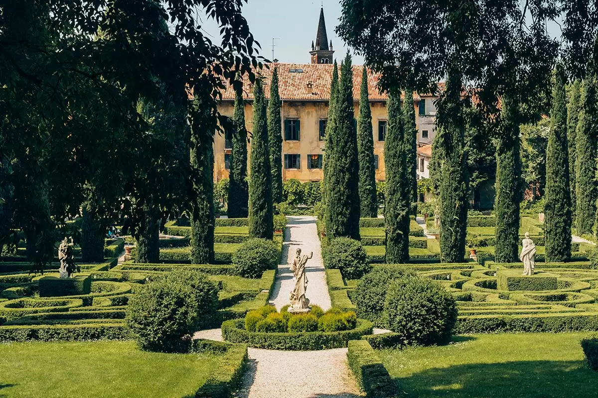Best Things to do in Verona Italy - Giardino Giusti and statue