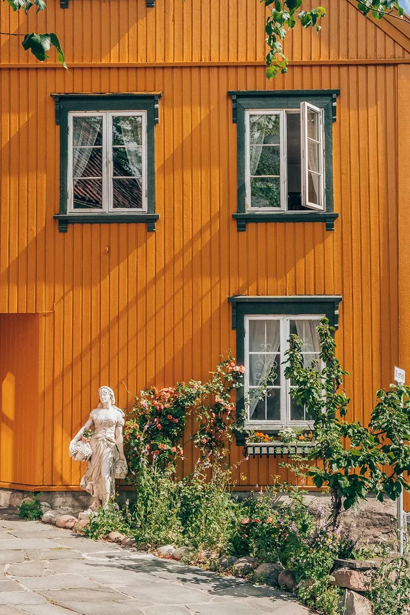Free things to do in Oslo, Norway - Damstredet Yellow house