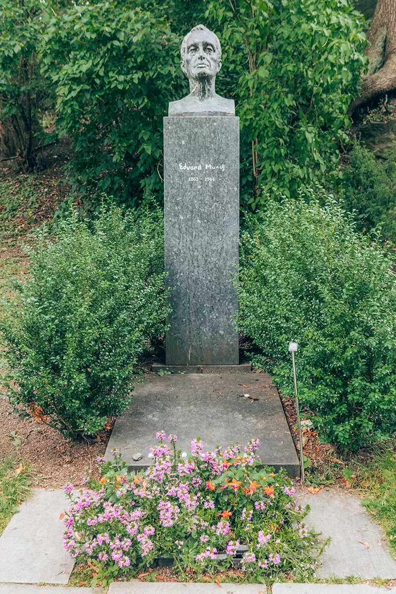 Free things to do in Oslo, Norway - Munch's grave at Vår Frelsers gravlund (Our Saviour’s Cemetery)