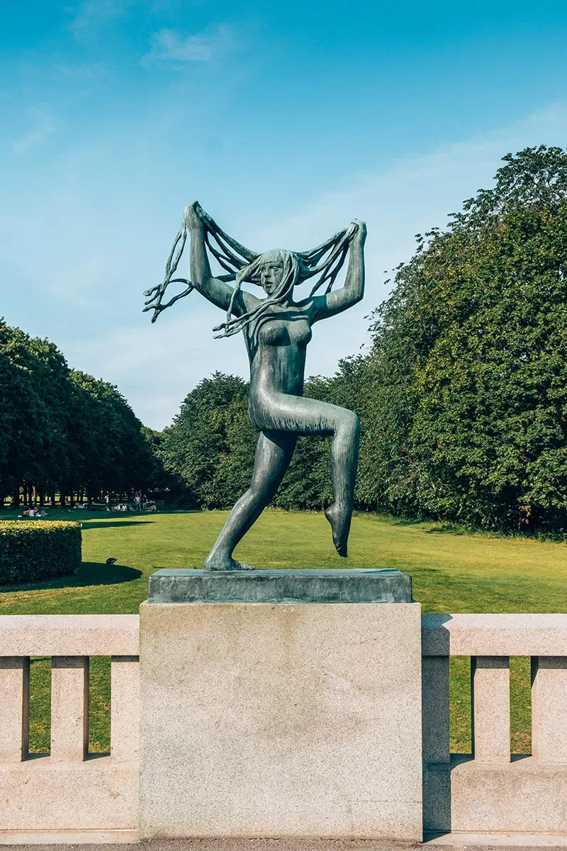 Free things to do in Oslo, Norway - Vigeland Sculpture Park - Female pulling hair