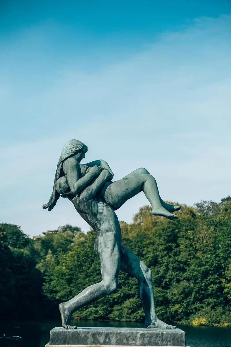 Free things to do in Oslo, Norway - Vigeland Sculpture Park - Man carrying woman