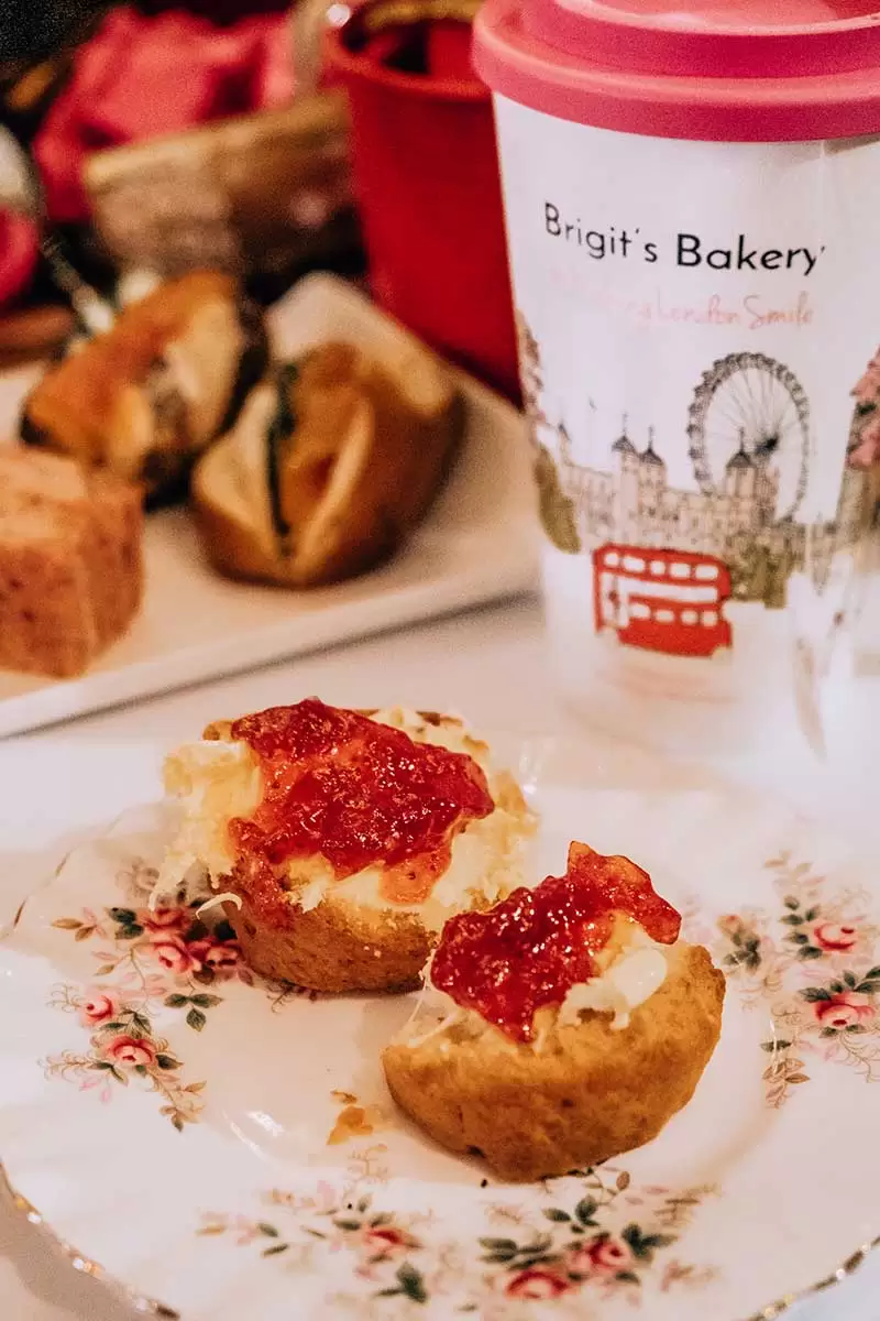 B Bakery bus tour - Best afternoon tea tour London - Scones with jam and clotted cream