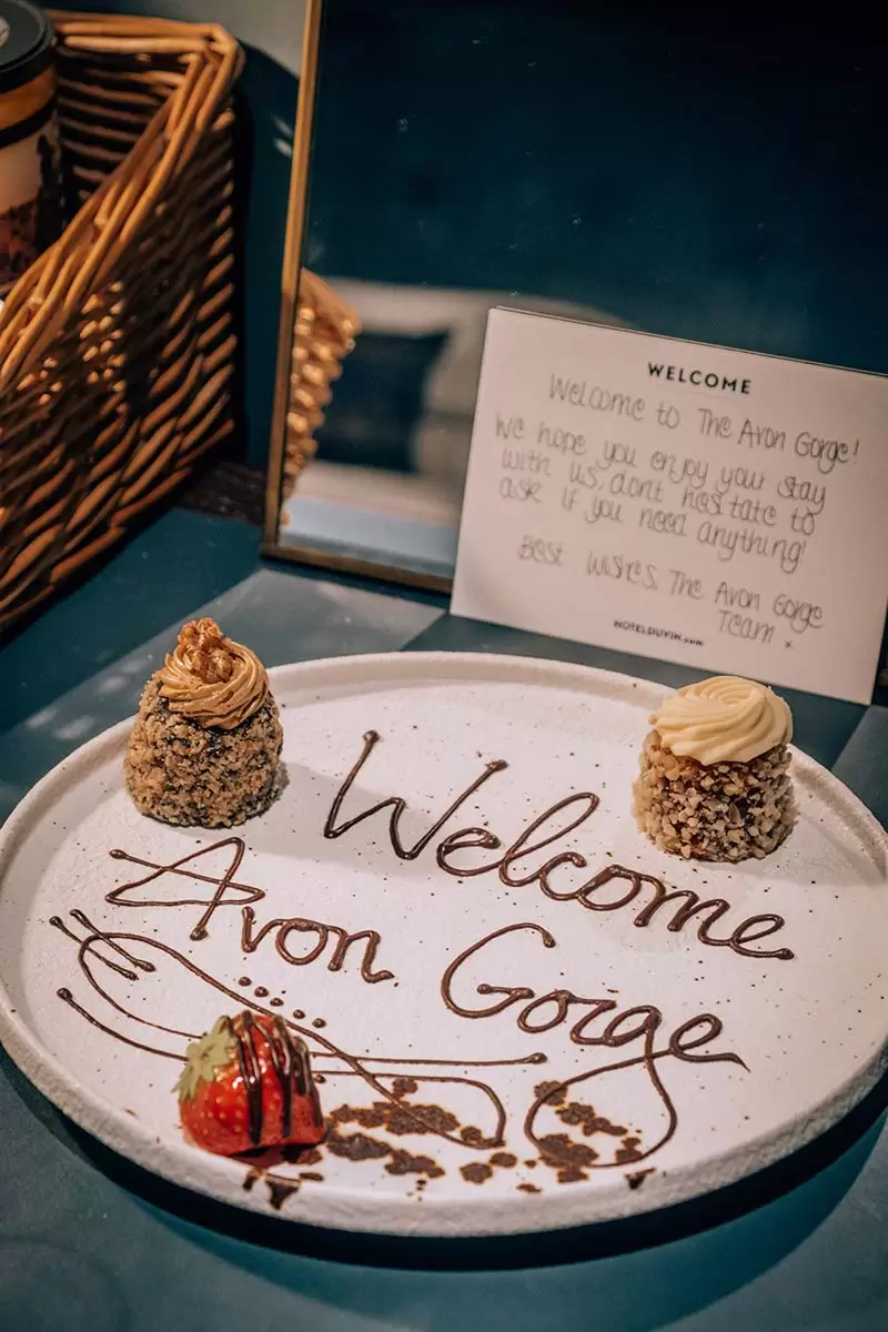 Avon Gorge Hotel by Hotel du Vin Bristol Review - Welcome plate with sweets