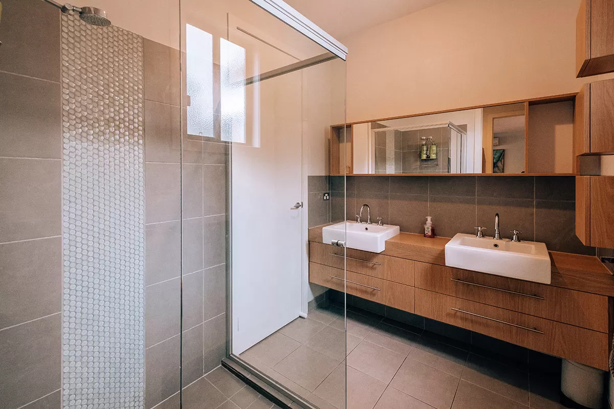 Where to stay in Phillip Island - Airbnb in Cowes Ensuite bathroom