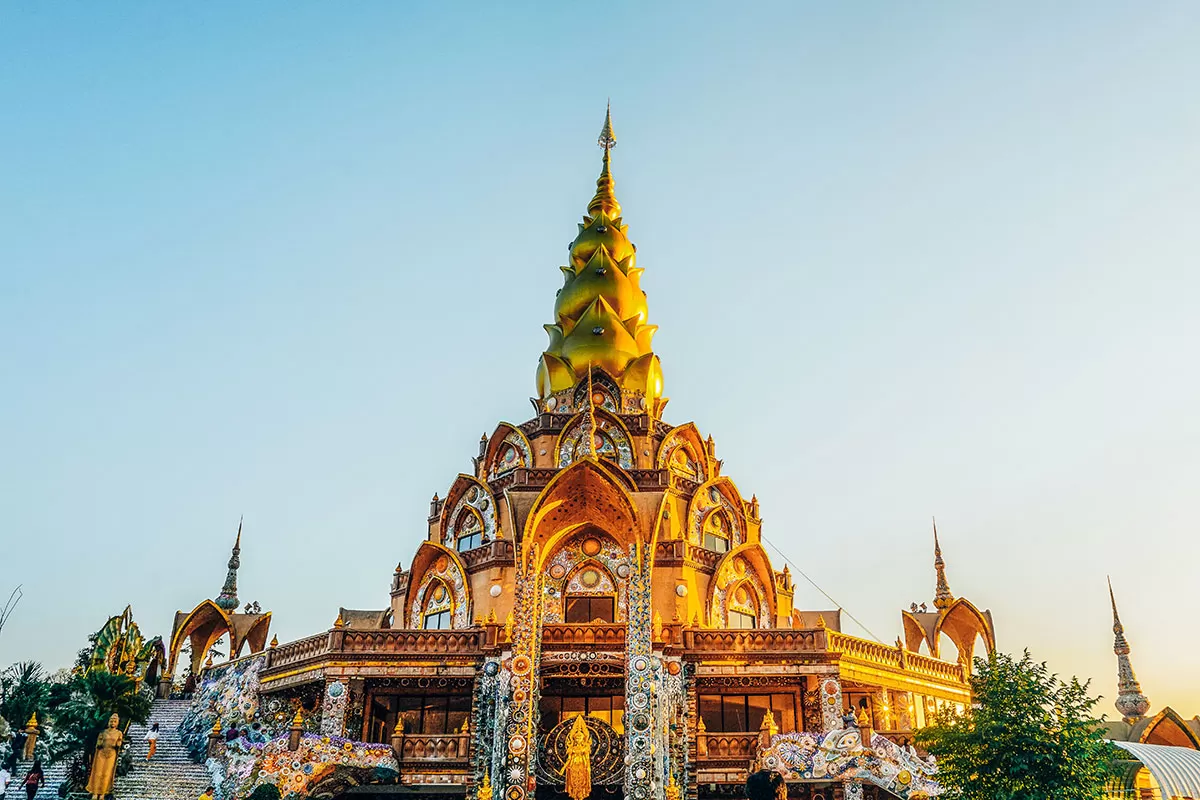 Basic Thai Phrases for Travel - Wat Phra Thart Pha Sorn Kaew Buddhist Temple