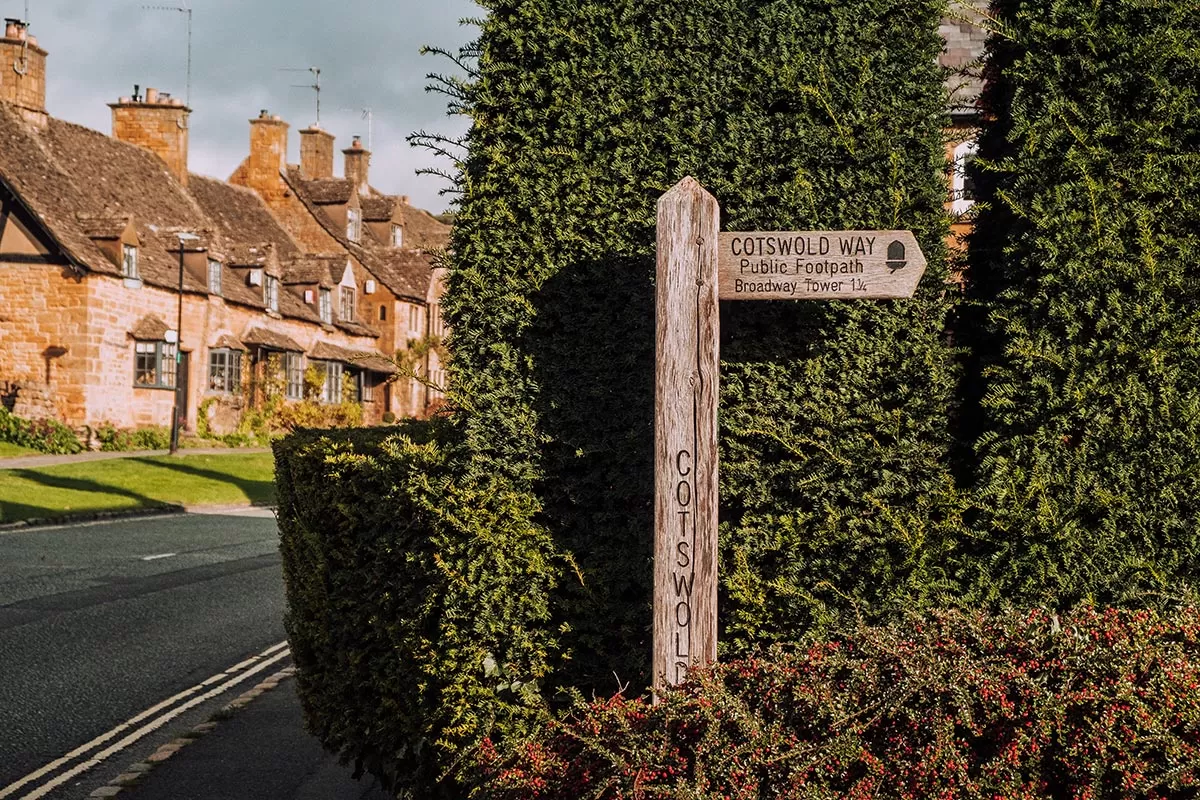 Best Things to Do in Broadway - The Cotswolds - Walk the Cotswold Way circular walk from Broadway village to Broadway Tower
