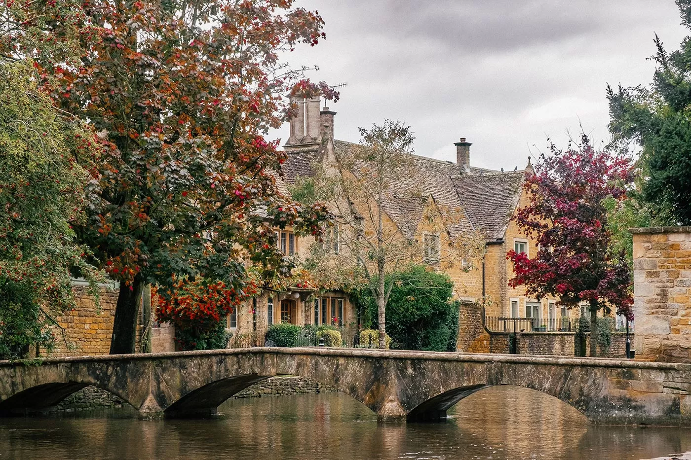 Cotswolds Best Villages - Bourton-on-the-Water - River and stone bridge