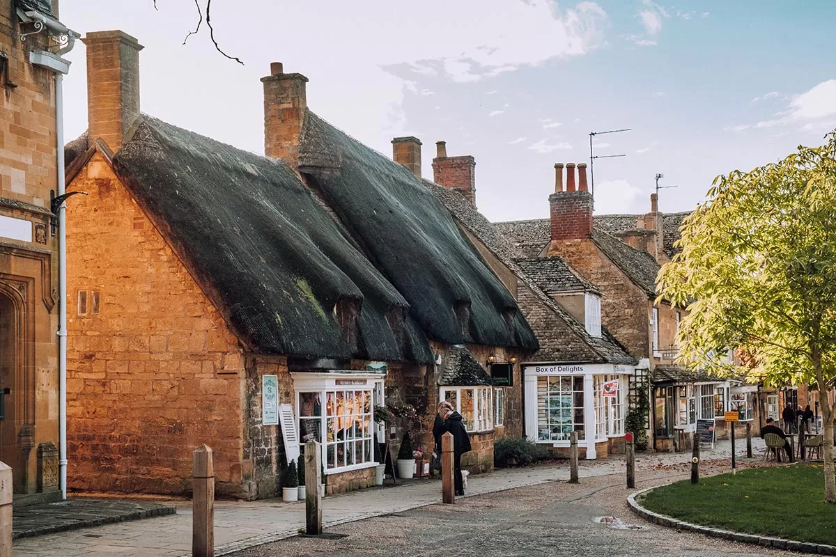 Cotswolds Best Villages - Broadway - Thatched roof shops on the High Street