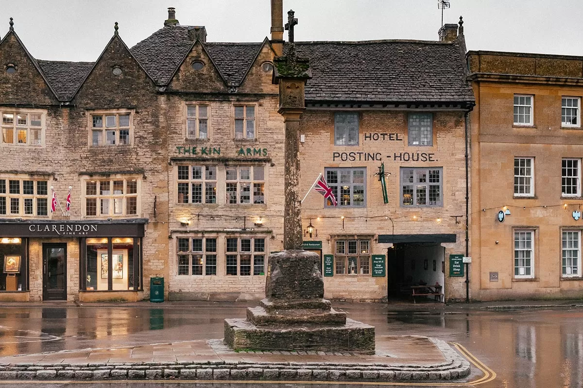 Cotswolds Best Villages - Stow-on-the-Wold - The Kings Arms and Market Cross
