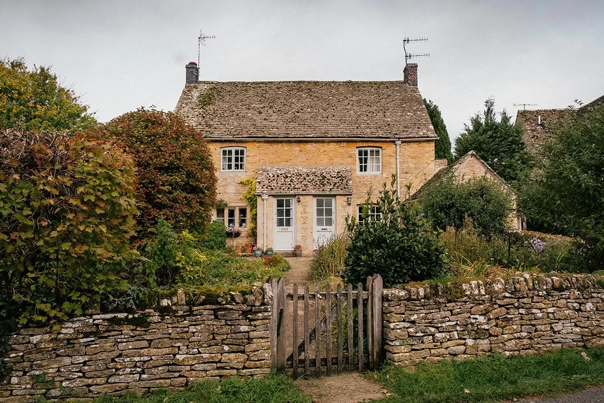 Cotswolds Best Villages - Upper Slaughter - Cute cottage home and garden