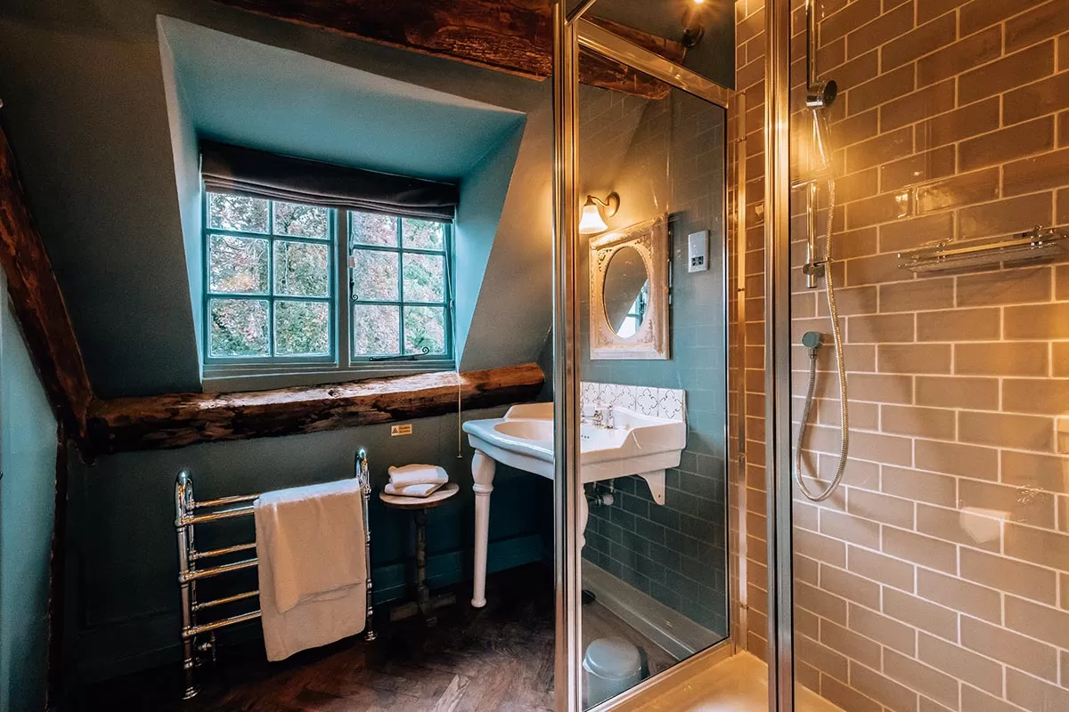 Stow-on-the-Wold - Where to Stay - The Porch House - Loft Bathroom