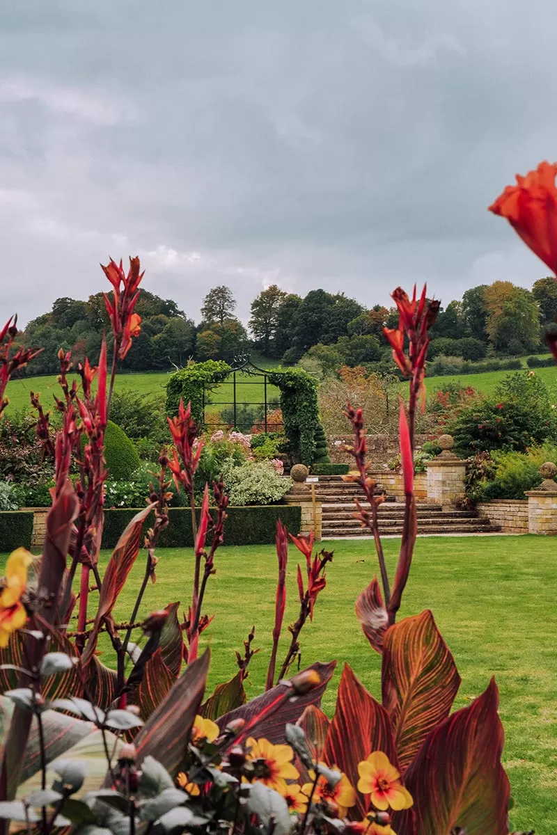 Things to do in Moreton-in-Marsh - The Cotswolds - Bourton House Garden - Raised walk