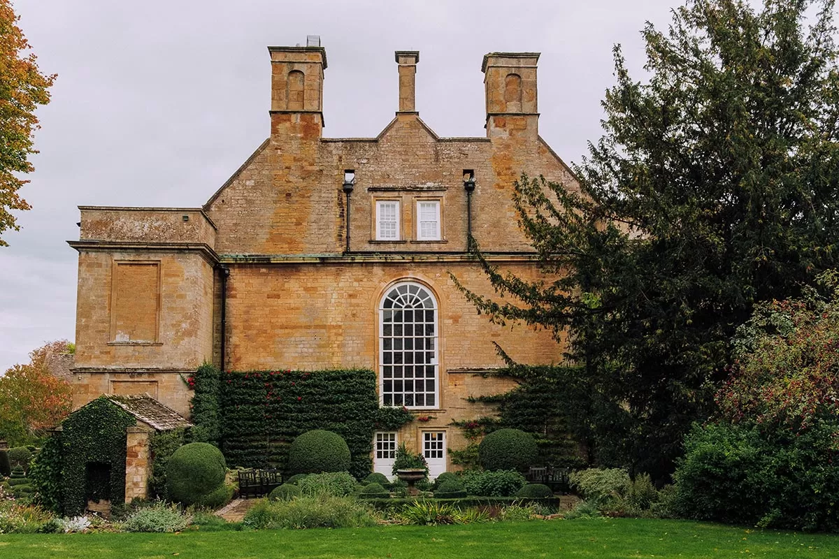 Things to do in Moreton-in-Marsh - The Cotswolds - Bourton House Garden - The Fountain Garden