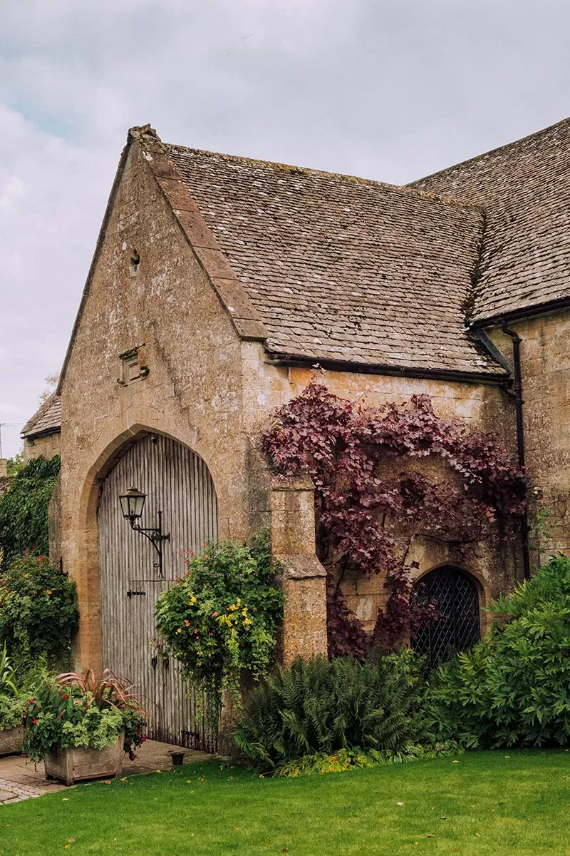 Things to do in Moreton-in-Marsh - The Cotswolds - Bourton House Garden - Tithe Barn