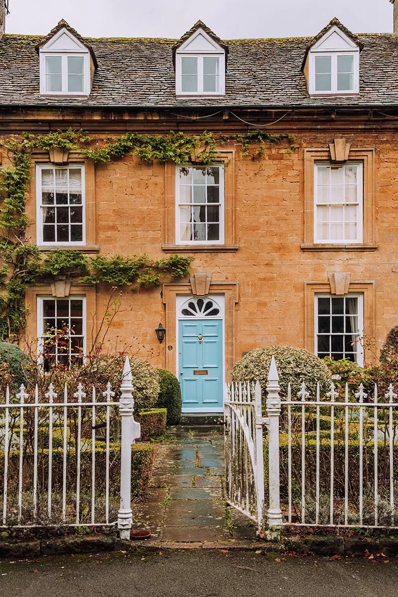 Things to do in Moreton-in-Marsh - The Cotswolds - Pretty Honey coloured stone house