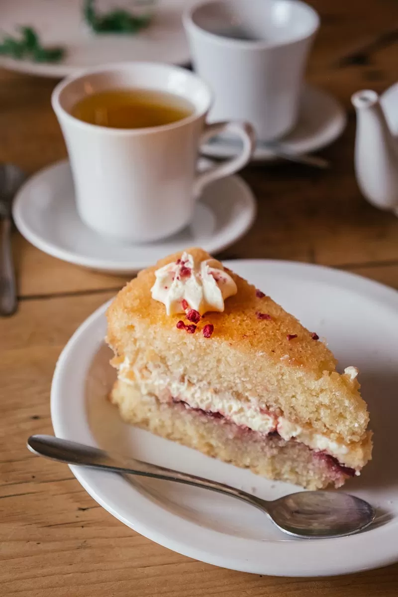 Things to do in Stow-on-the-Wold - Victoria sponge cake at Lucys Tearoom