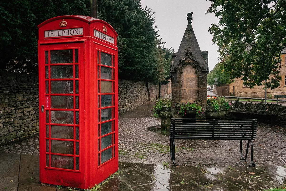 Things to do in Stow-on-the-Wold - Water fountain at The Triangle