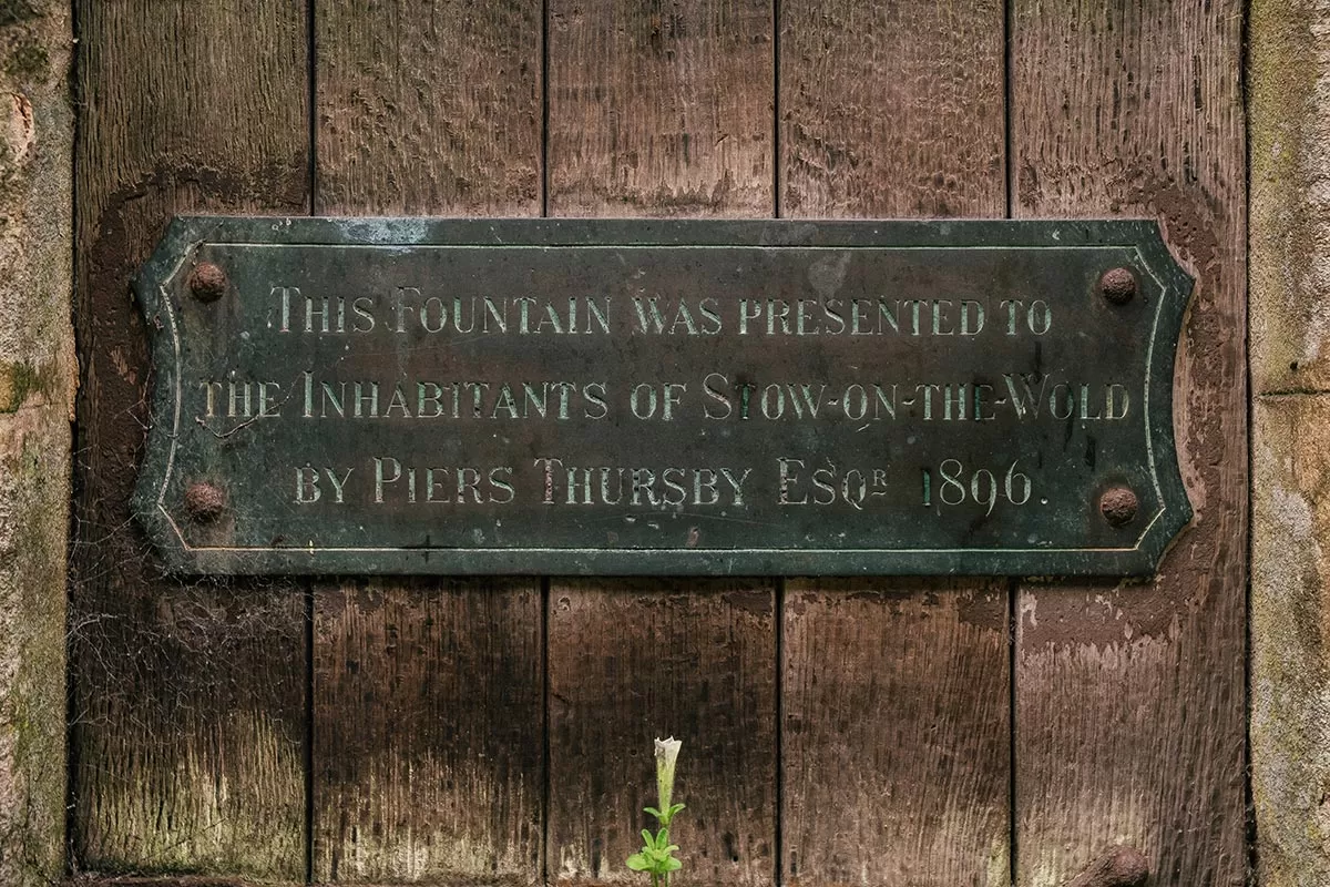 Things to do in Stow-on-the-Wold - Water fountain plaque