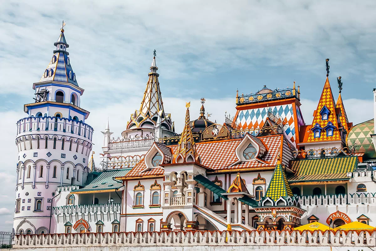 Essential Russian Phrases for Travel - The Izmailovo Kremlin