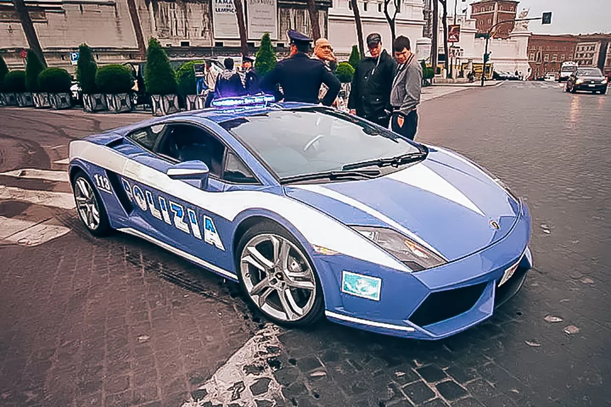 Italy Facts - The Police drive Lamborghinis