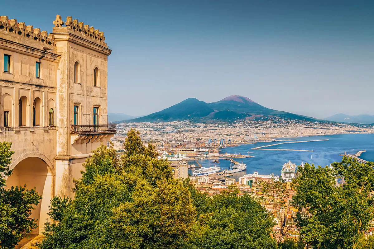 Italy Facts - Mount Vesuvius is the only active volcano on mainland Italy