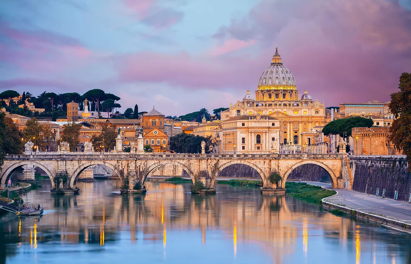 Fun Facts of Italy - Vatican City is the smallest country in the world