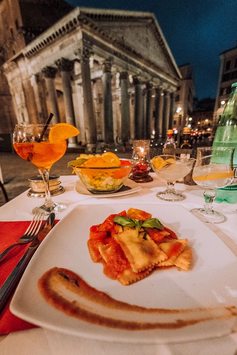 Italian Culture - Italians eat dinner late