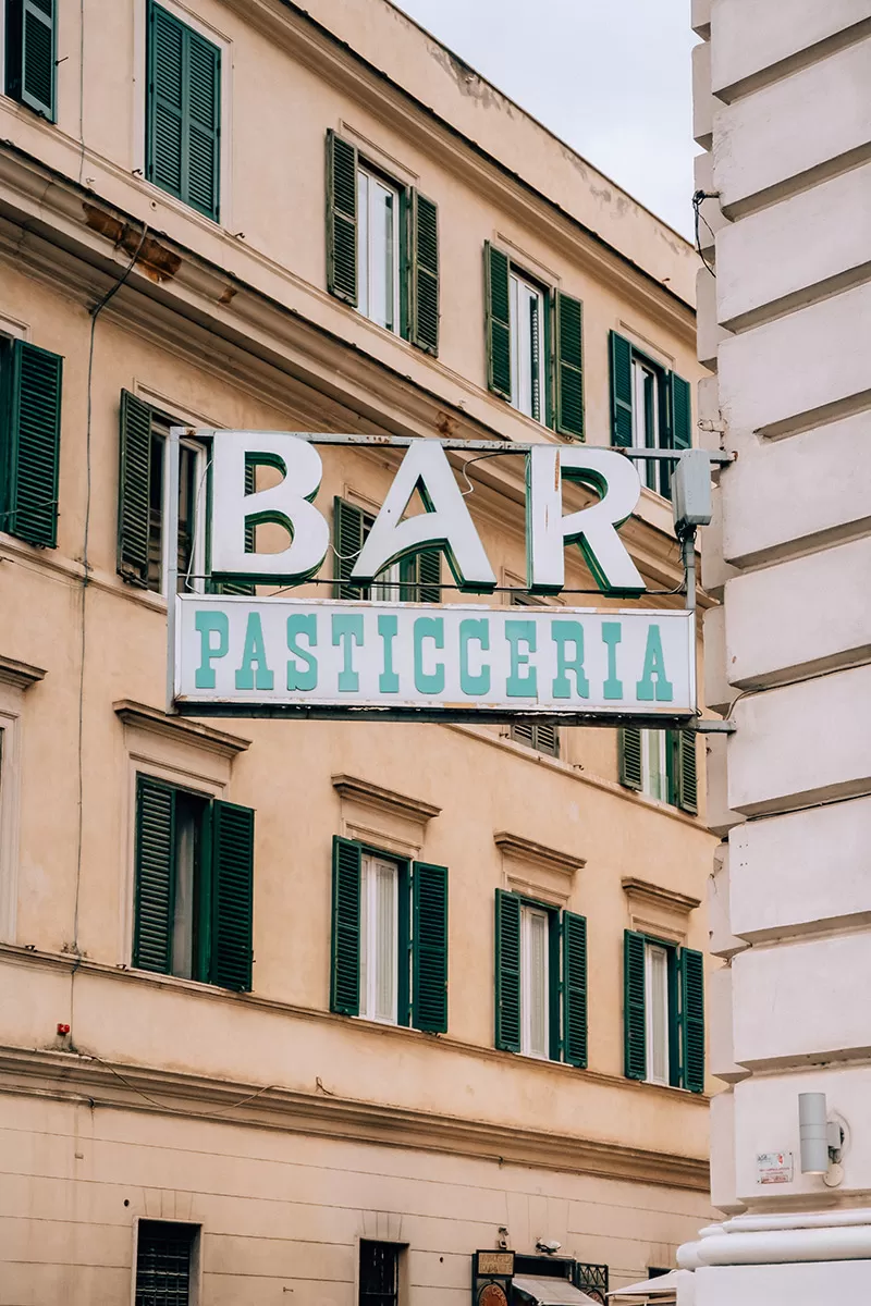 Italian Alphabet - Accents, Stress, and Pronunciation - Pasticceria Sign